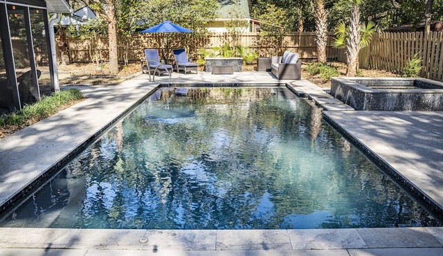 3 BR with private pool close to beaches