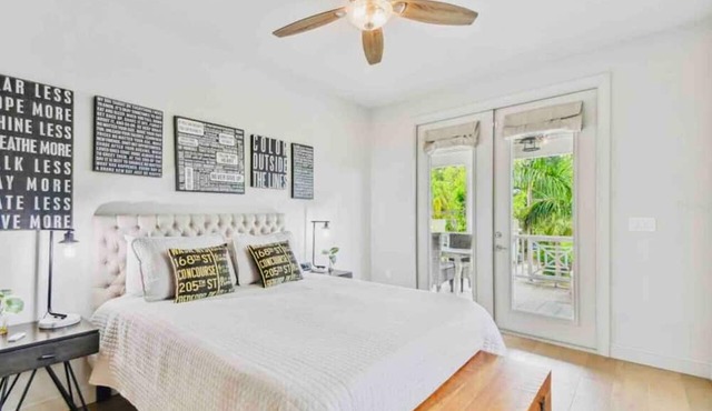 Downtown, Pets, 2-Car Garage, Beach & St. Armands