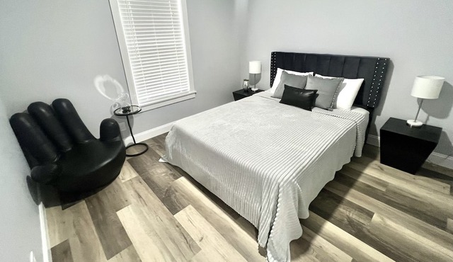 PoolerBnB, Spacious Modern Getaway near Savannah!