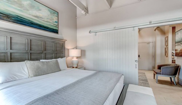 Great Location Downtown, Heated Pool Access