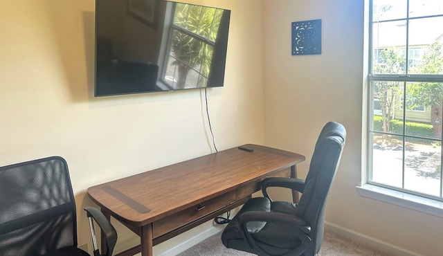 Mount Pleasant Condo w/Pool & Bikes: Near Beach!