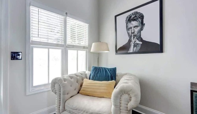 Yellow Door Inn, Modern | Dog-Friendly | Mini Golf!