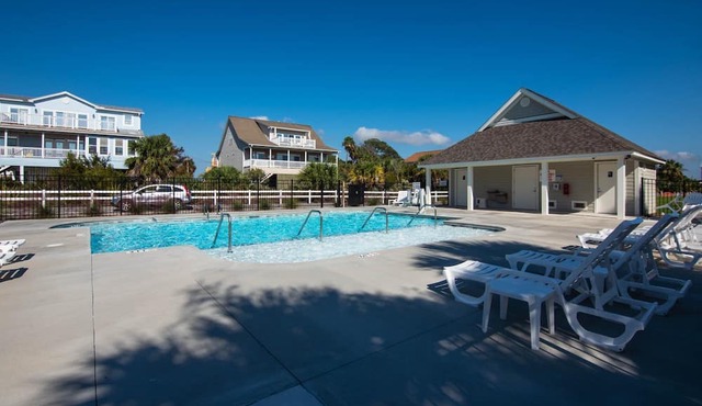 Updated Second Floor Condo w/Free Pool Access; Direct Beach Access; Cable TV/WiFi Access