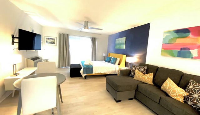 Modern Sea Pines studio, beautiful water sunset views, across from beach
