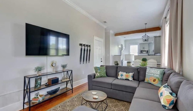 Broad Flat, Modern | Relaxing | Walk to Everything