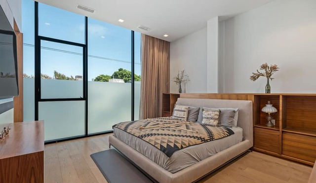 Hollister House l Urban Living w/Rooftop Terrace, Spa & Ocean Views