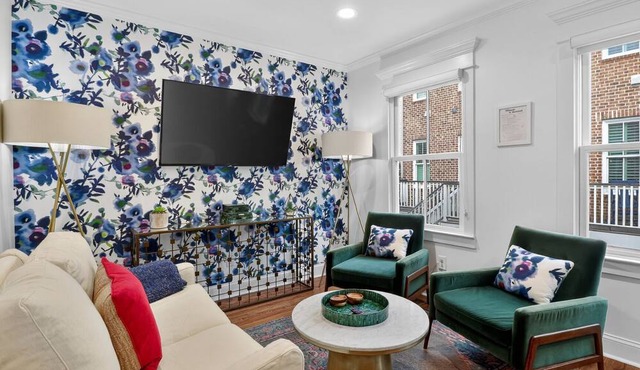 Liberty Lane Carriage House With Garage Spot!