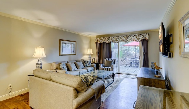 823 Ketch Court - Sea Pines Townhouse in Harbourtown-Quick walk to the Marina
