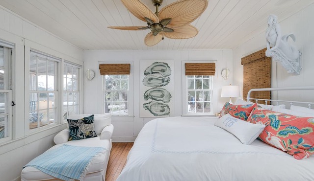 Couples Retreat/FREE Golf Cart, Bikes & Kayaks/PRIVATE Dock on a Tidal Creek