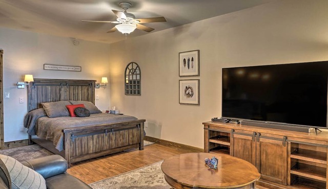 Beaver Lake Retreat w/Lake Access & Fire Pit!