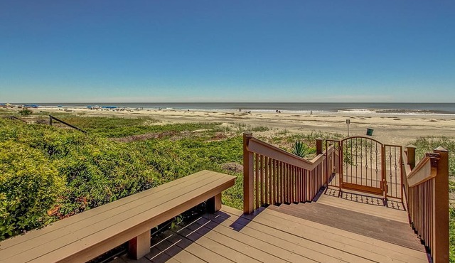 8 Turtle Lane Club - Few Steps to the pool & beach!