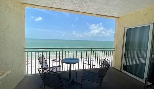 Direct Beachfront, Top Floor, Sleeps 10! Heated Pool 605