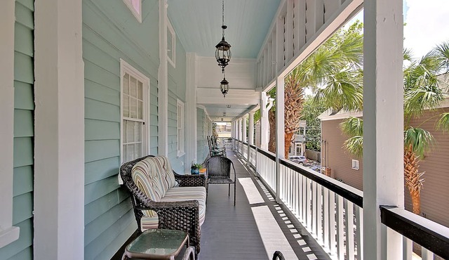 SOUTHERN CHARM! DOWNTOWN CHARLESTON - Sleeps 10