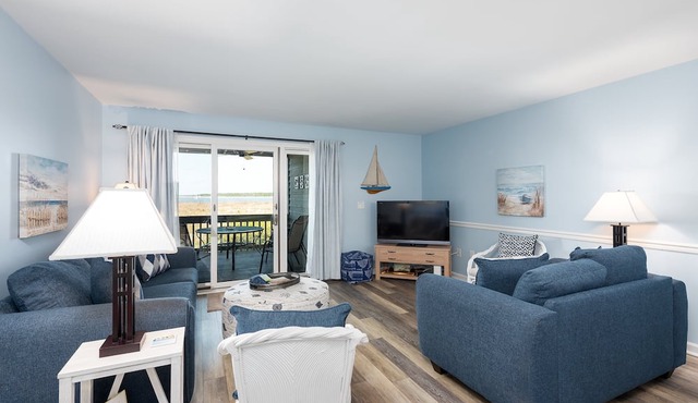 Beach Decor! Gorgeous Sunsets on Pelican Beach! Walk to Pools! Amenity Access included!