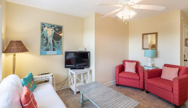 Folly Beach/Oceanfront/Easy Walking Distance to Restaurants/Shop/Pier