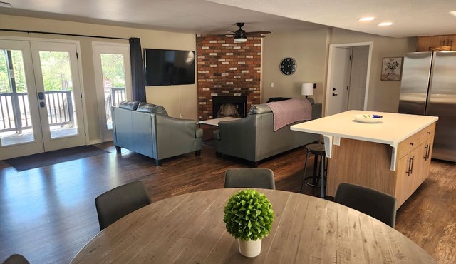 Papago Pines - 5 bedrooms, EACH WITH ATTACHED EN SUITE BATHROOM & Smart TV