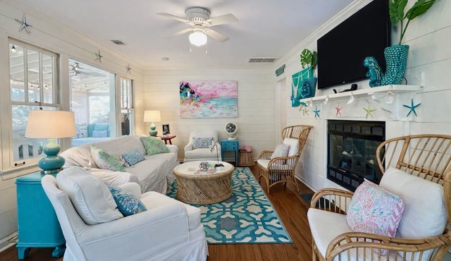 Salty Mermaid Cottage, PRIVATE Heated Pool + Hot Tub Cabana, Walk to Beach