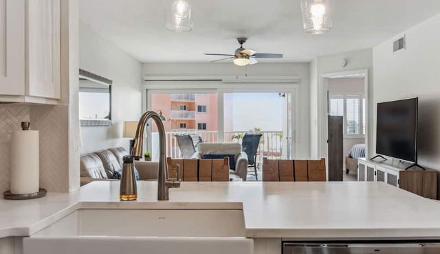 Clean+Coastal 3BR/2BA Gulf-view Condo, Heated Pool