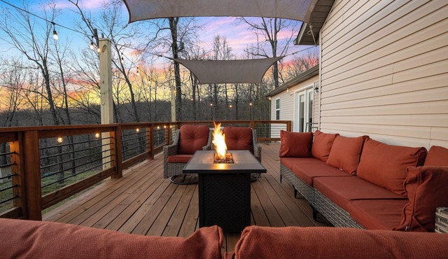 The Bright Outlook, Family Fun w/climbing wall, fire pit and large back deck