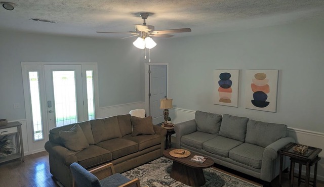 Fully Equipped Brandon Home — Comfortable & Convenient off Hwy 471 in Brandon