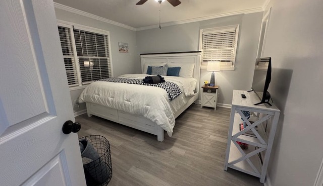 Superb 3-bedroom Cottage with AC in charming Johns Island, utilities included!