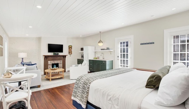 Downtown Savannah Studio Carriage House – Walk Everywhere
