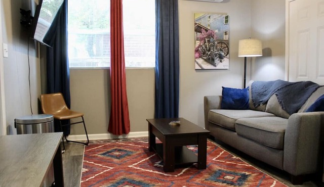 Little Rock Haven: Near Museums | Parks | Pets