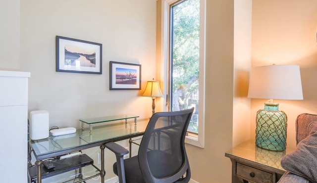 Ocean Views, Serene Back Deck, Easy Walk to Beach. Beautiful Seaside, Dog-Friendly Villa Awaits You!