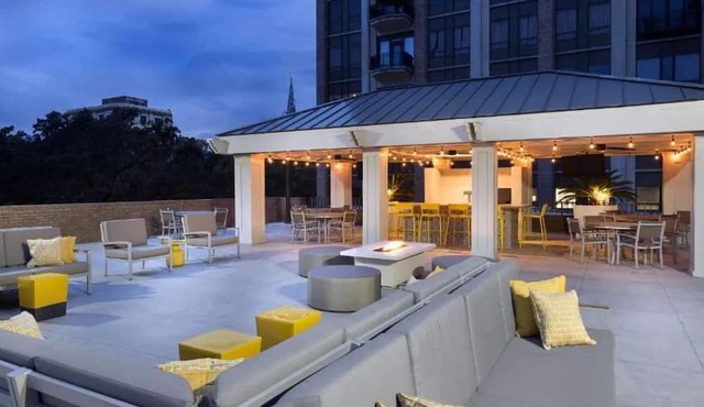 In Historic Savannah | Rooftop Pool + Dining