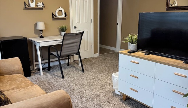 Creative Heart - Get Away! Spacious 4BR/3 Full Bath Home for your Enjoyment.