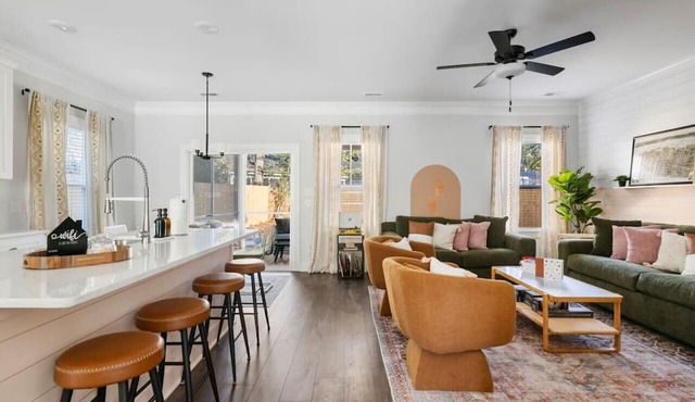 4 Bedroom Park Circle Retreat with Pool!