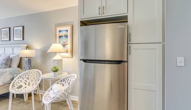 Hilton Head Island Studio w/Patio: Walk to Beach!