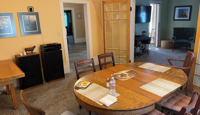 Charming 2-bedroom house in lovely Booneville with AC, WiFi