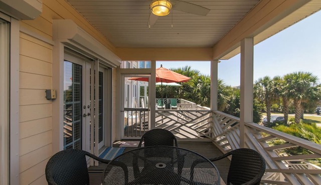 Casa Del Sol-Ocean View Home One Block from Beach Access-Free WiFi,Screened Porch,Crow's Nest
