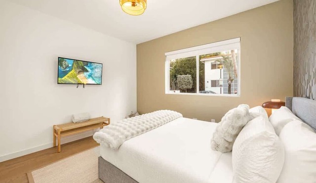Lux Designer Apt 2BR/2BA by Lincoln Road MIA Beach