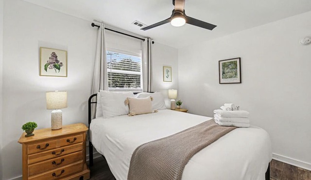 Delightful, Spacious 4BR/2BA close to Shem Creek!