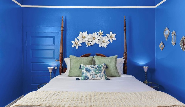Cozy 1 Bedroom located in the Heart of Mid-City