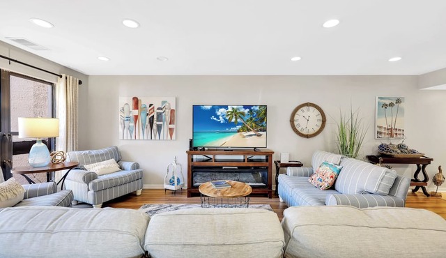 Couples Retreat - Water Views Near Beach