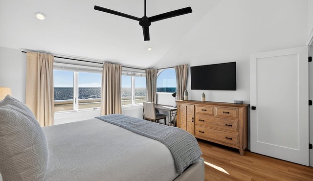 Renovated STUNNING Oceanfront Views! 3 bedrooms at Windswept!