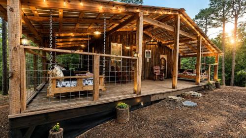 Cabin Retreat with Fire Pit & Scenic Ridge Views in Caddo Gap, Arkansas