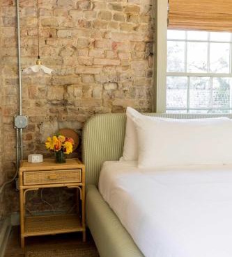 The Nicholas Carriage King Suite 1 Block to King