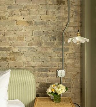 Historic B&B King Suite- Walk to King