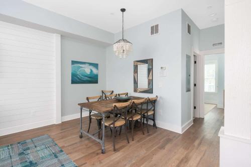 Walk Everywhere 12BR Retreat 3 Pools Sleeps 24