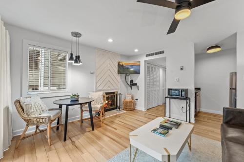 Bears and Freedom Studio Condo for 2 wifi pool