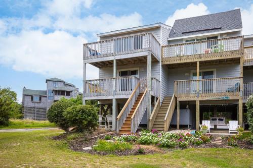 Duck Condo 5 min walk to beach with community pool