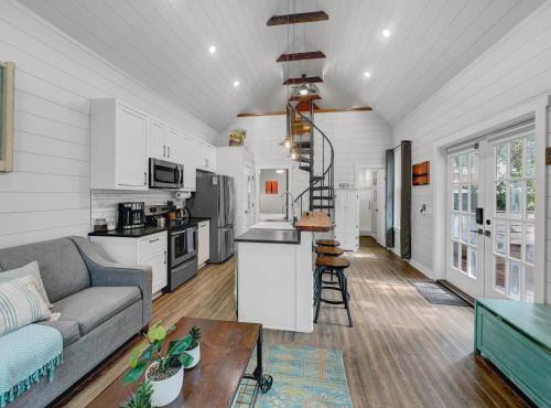Cozy Island Cottage