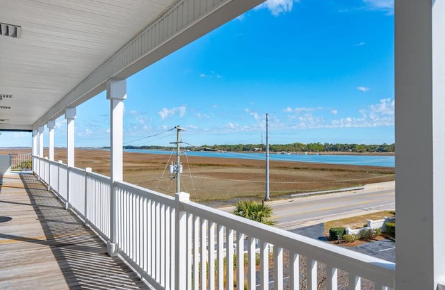 Marshwinds 1K! River & Marsh Views Screen Porch, Short Distance to Beach