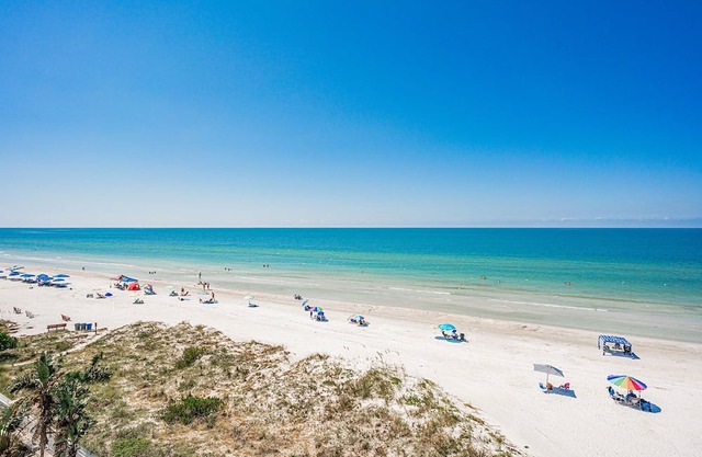 Chateaux 402 - GULF FRONT Condo - Vacation Dreams